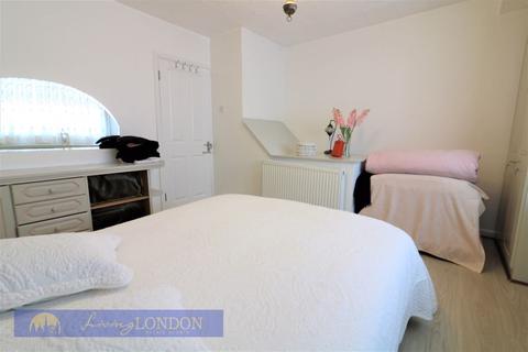 18 Reynardson Road, London, N17 7JX