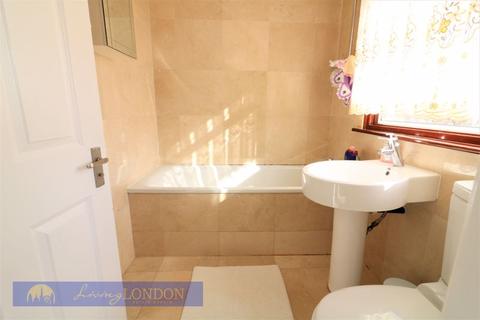 18 Reynardson Road, London, N17 7JX
