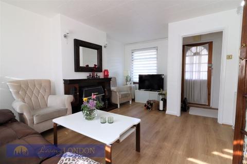 18 Reynardson Road, London, N17 7JX