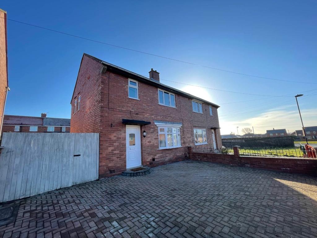 Elgin Avenue, Wallsend. NE28 0PJ 3 bed semidetached house £625 pcm