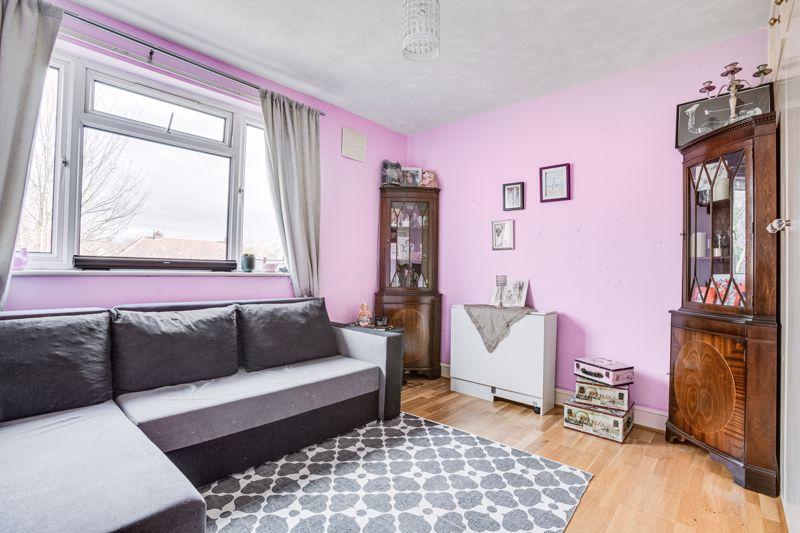 Woodgate Avenue, Chessington 2 bed apartment £285,000