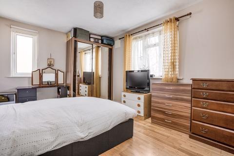 Flat, 61 Woodgate Avenue, Chessington, KT9 2QJ