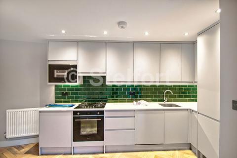 3 bedroom apartment to rent, Crownage Close, London, E7