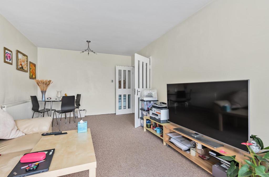Imperial Court, High Road, Whetstone 1 bed flat £325,000