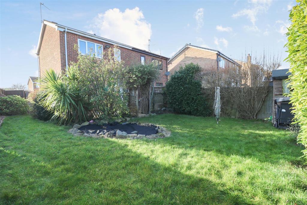 Cook Avenue, Maltby, Rotherham 2 bed semidetached house £150,000