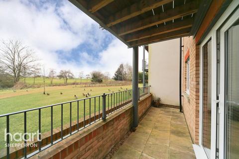 undefined, Fairwater Drive, Shepperton