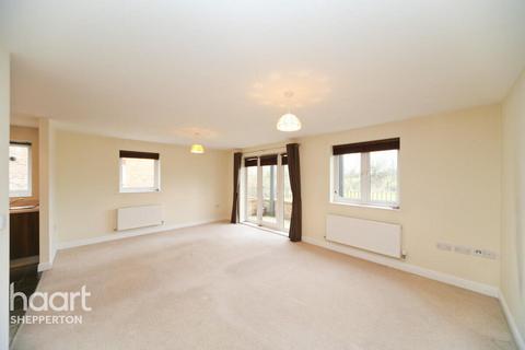 undefined, Fairwater Drive, Shepperton