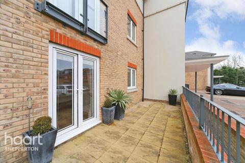 undefined, Fairwater Drive, Shepperton