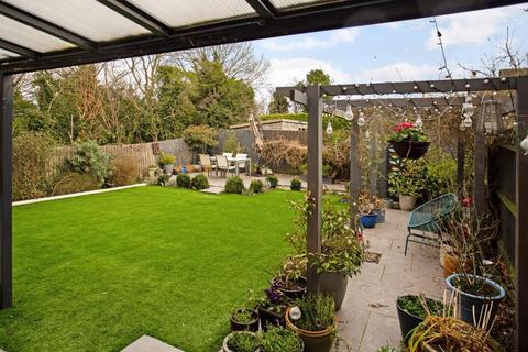 4 Chase View, Cheltenham, GL52 3AL