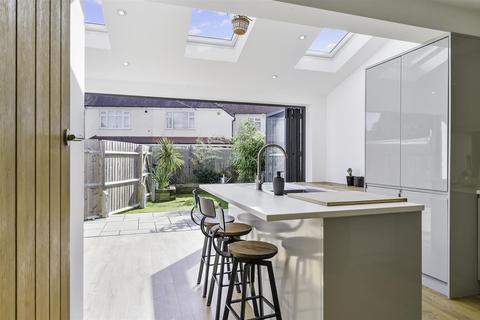 161 Horton Hill, Epsom, KT19 8SY