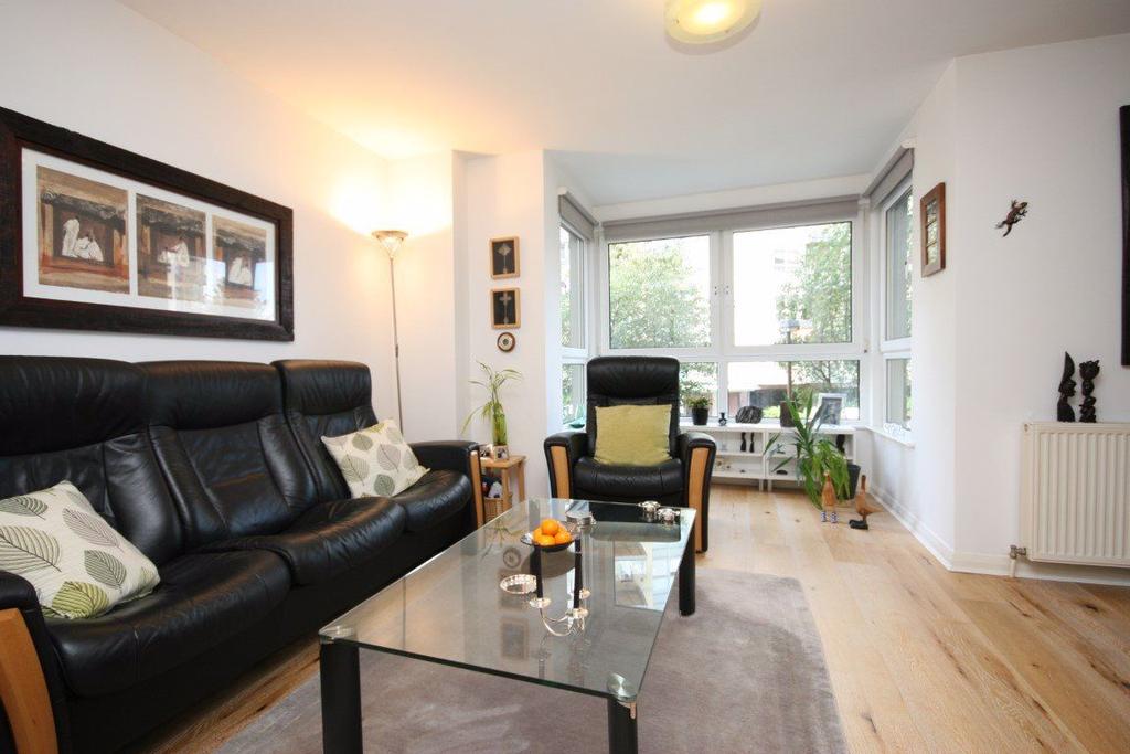 Portland Gardens, Edinburgh 3 bed flat £1,475 pcm (£340 pw)