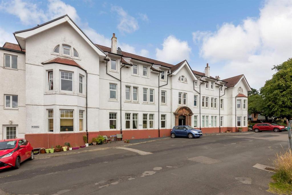 9 Lomond House, Glenlomond 3 bed apartment £135,000