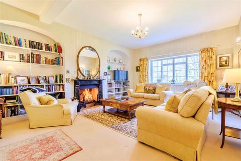 Courtyard House Barcombe Place, Barcombe, Lewes, BN8 5DL