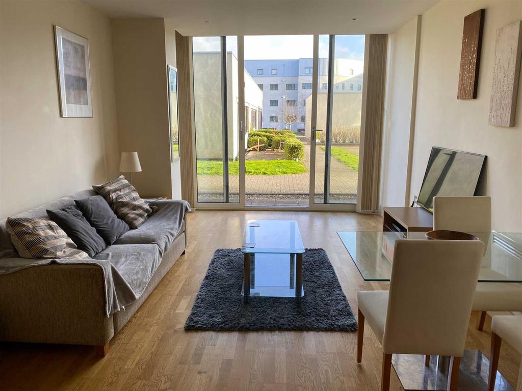 Woodlands, Hayes Point, Sully 1 bed flat £135,000