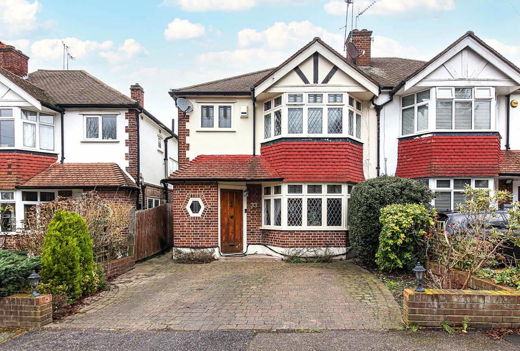 Devon Close, Buckhurst Hill 3 bed semidetached house £850,000