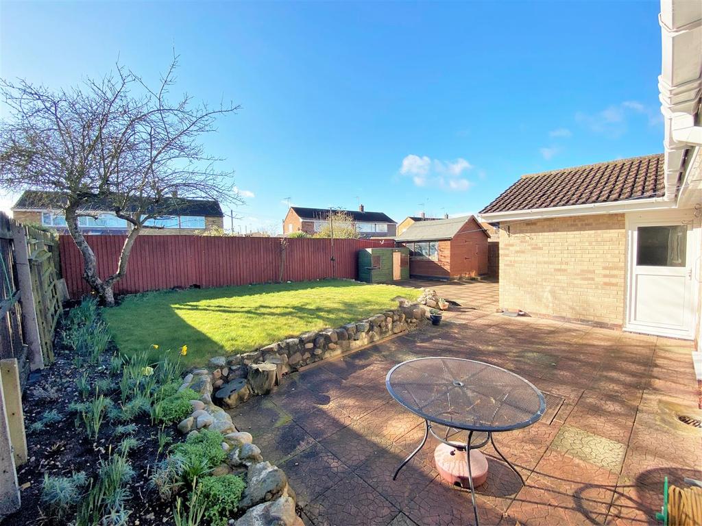 Keats Road, Balderton, Newark 3 bed semidetached bungalow £250,000