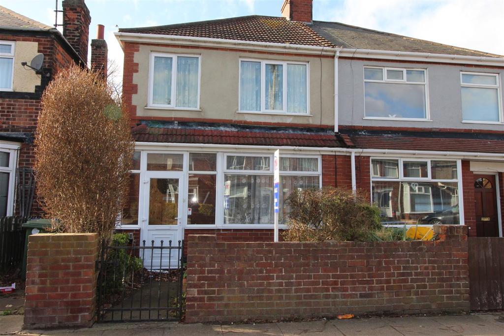 Chelmsford Avenue, Grimsby, N.E.... 3 bed house £115,000