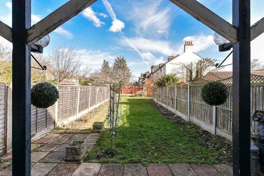 18 Rowden Park Gardens-10 resized.jpg