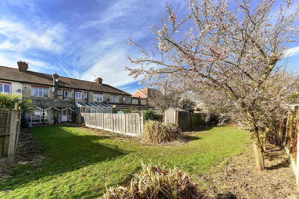 18 Rowden Park Gardens-15 resized.jpg