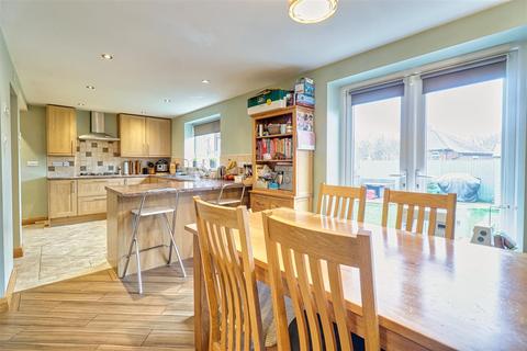 16 Broadgate Crescent, Horsforth, Leeds, LS18 4HG