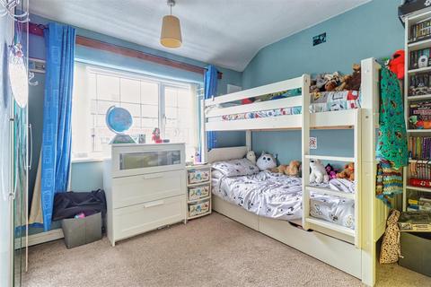 16 Broadgate Crescent, Horsforth, Leeds, LS18 4HG