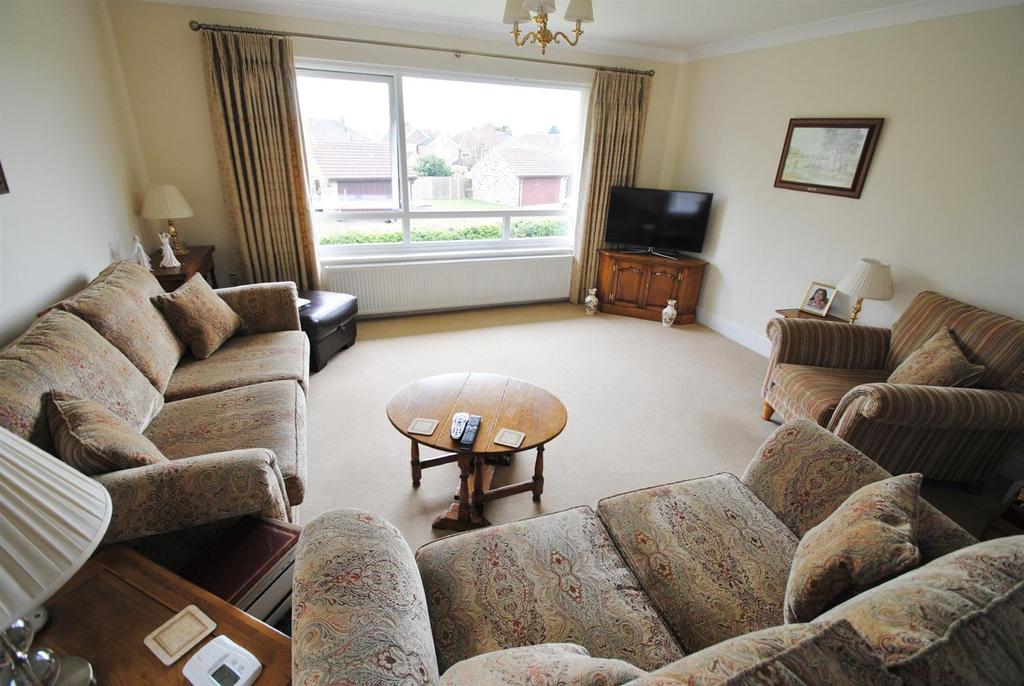 Moss Close, Wickersley, Rotherham 2 bed apartment £775 pcm (£179 pw)