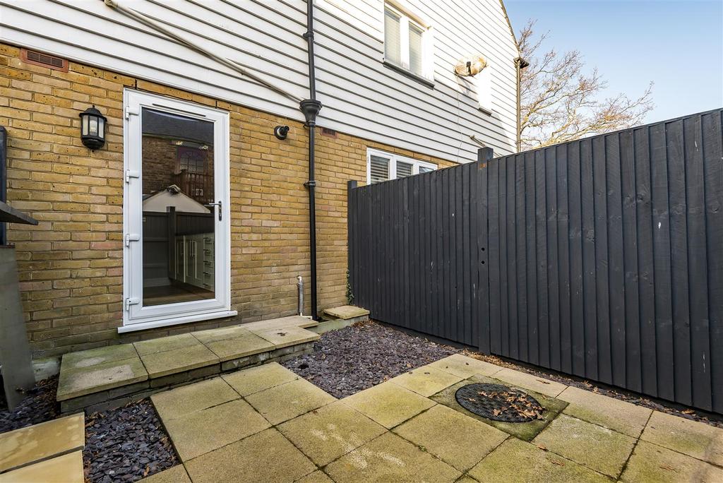 Middle Wall, Whitstable 2 bed semidetached house £360,000