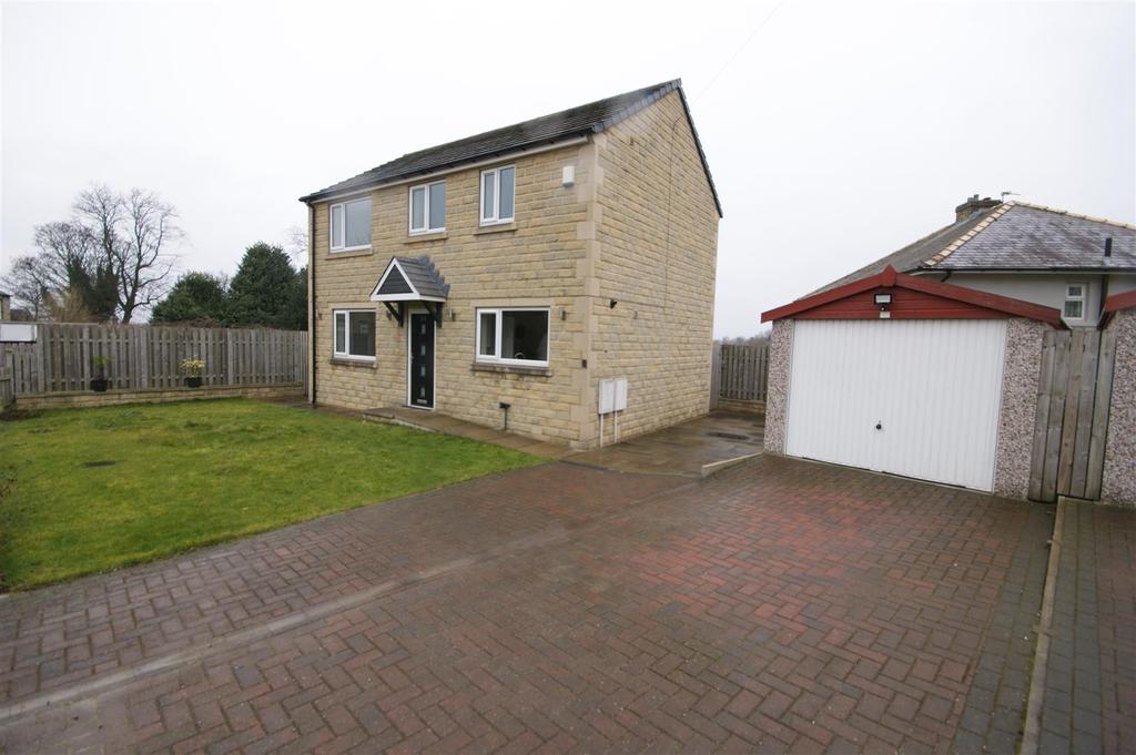 Clough Lane, Brighouse 3 bed detached house £1,200 pcm (£277 pw)