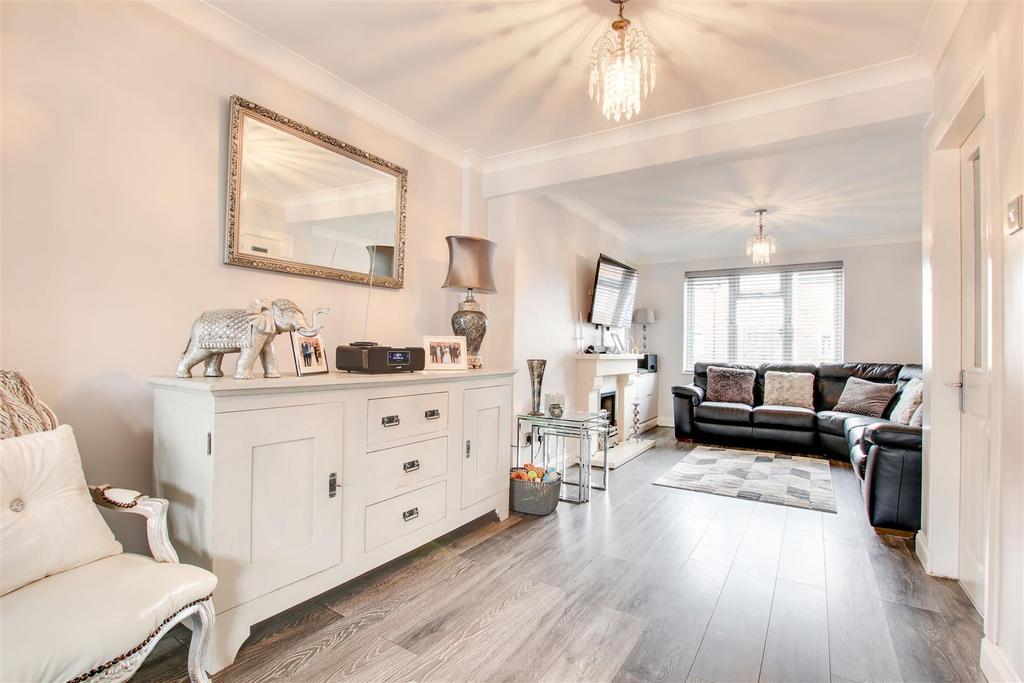 Montgomery Drive, Cheshunt 4 bed semidetached house £525,000
