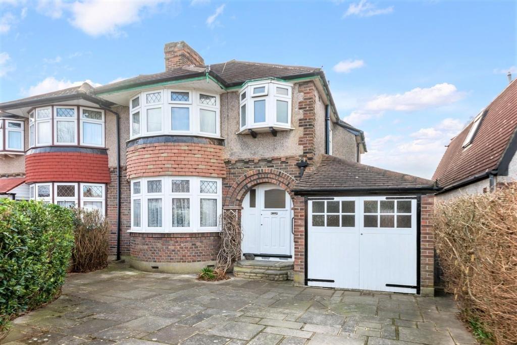 Newbury Gardens, Stoneleigh 3 bed semidetached house £650,000