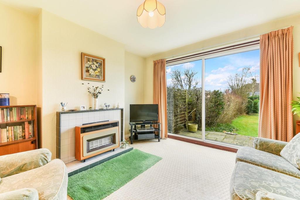 Newbury Gardens, Stoneleigh 3 bed semidetached house £650,000