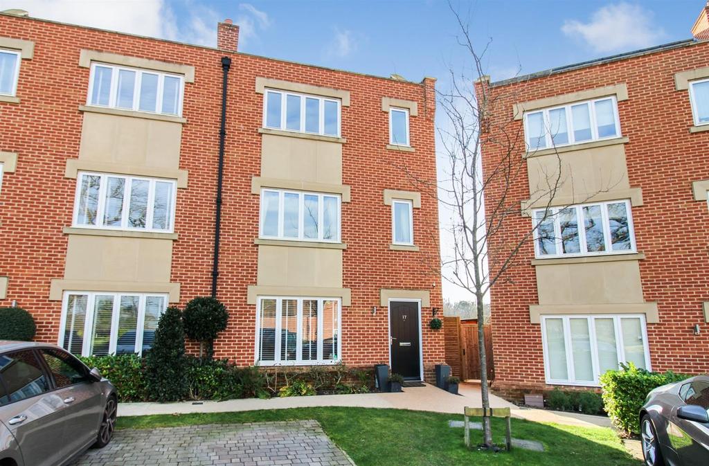 Danbury Palace Drive, Danbury 4 bed house £850,000