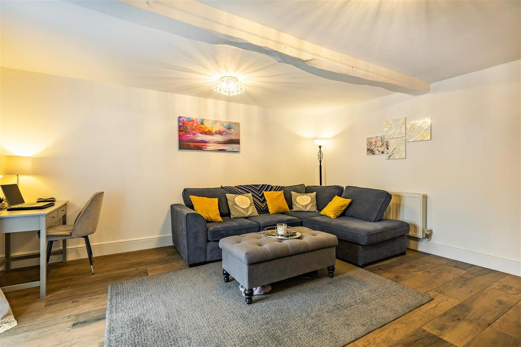 8491381-interior09v2.jpg