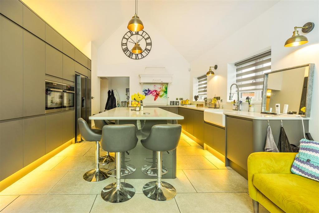8491381-interior15v2.jpg