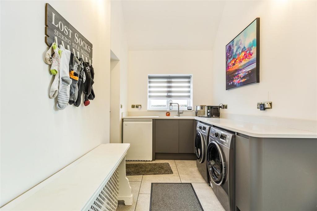 8491381-interior32v2.jpg