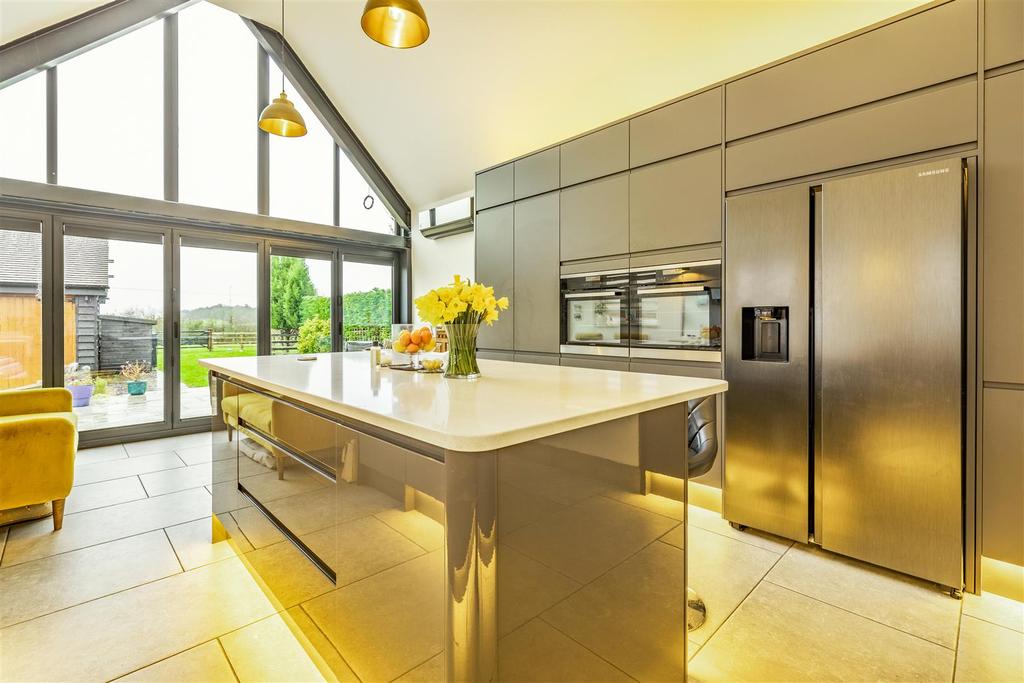 8491381-interior14v2.jpg