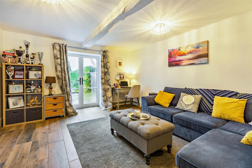 8491381-interior07v2.jpg