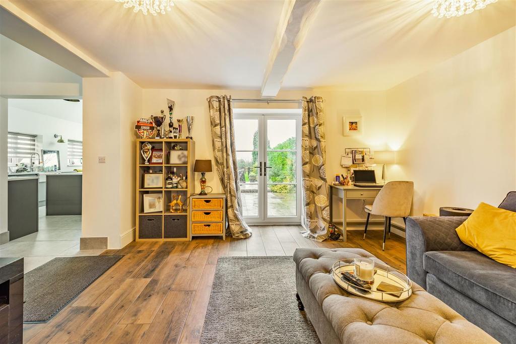 8491381-interior08v2.jpg