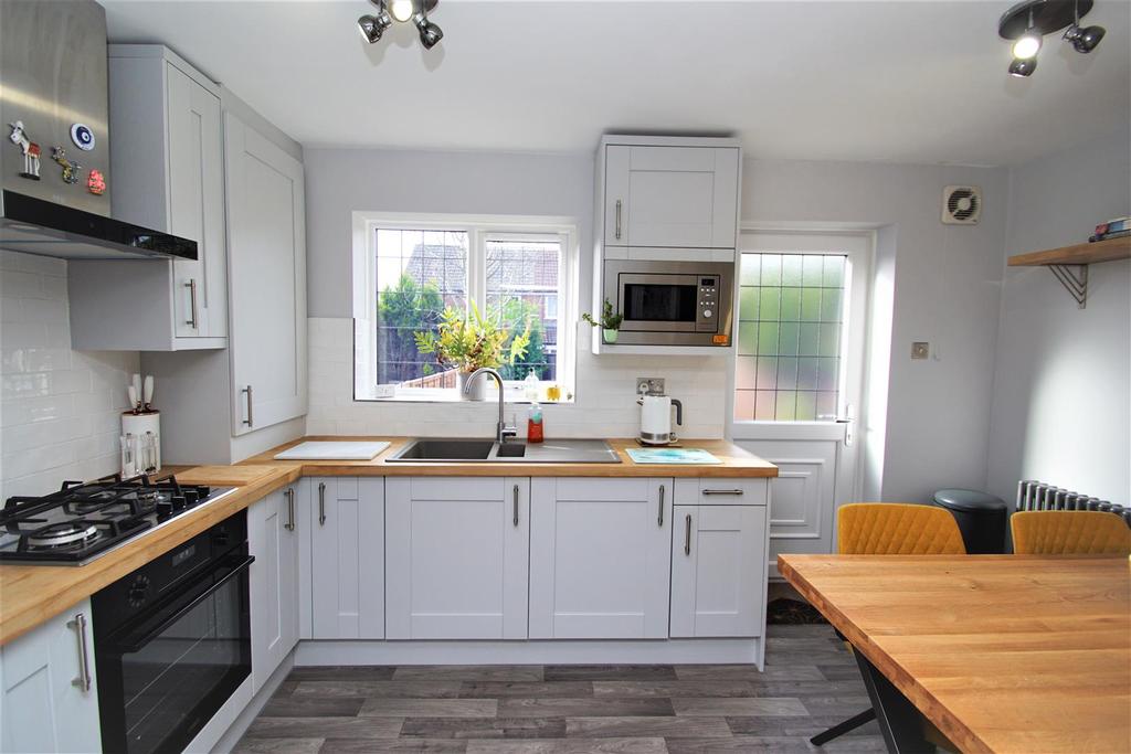 Kitchen / Dining Area