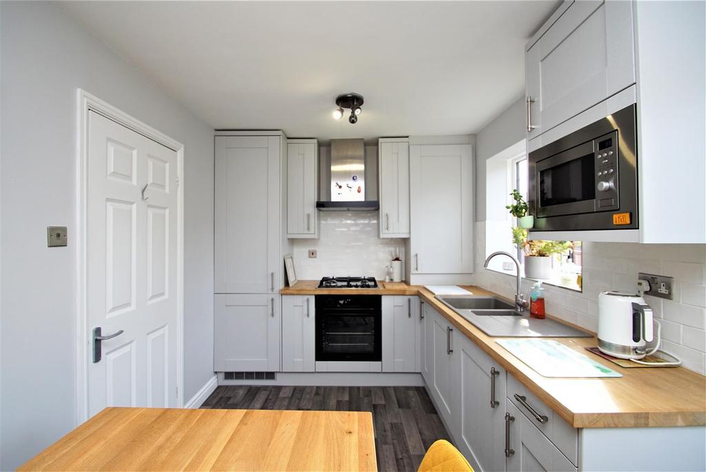 Kitchen / Dining Area