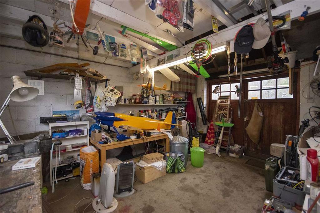 Garage &amp; Workshop