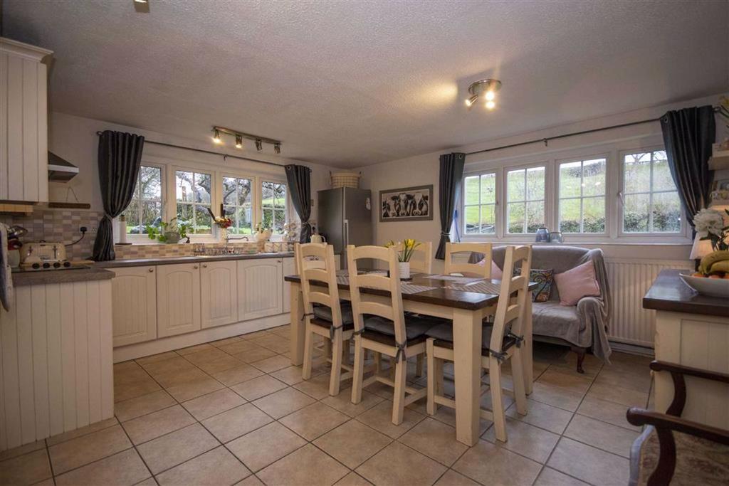 Kitchen/ Dining Room