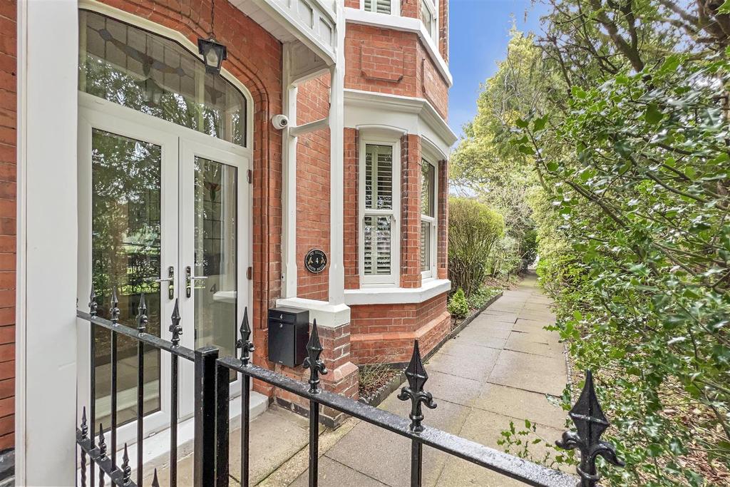 South Avenue, Coventry 4 bed semidetached house £595,000