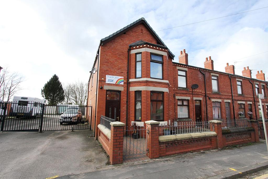 Warrington Road, Abram, Wigan, WN2 5QY 3 bed end of terrace house £