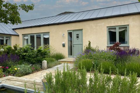 2 bedroom bungalow for sale, Corner Stables, Sturt Farm, Oxford Road, Burford, Oxfordshire, OX18