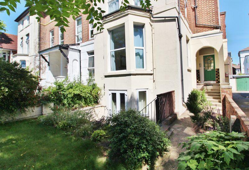 Campbell Road, Southsea 2 bed apartment £750 pcm (£173 pw)
