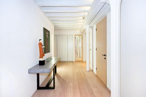 Apartment 3, Tapestry Building, 16 New Street, London, EC2M 4TR