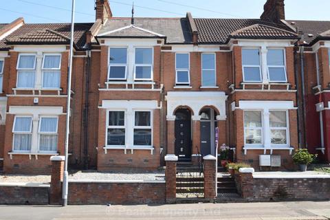 1 bedroom in a house share to rent, West Road, Westcliff On Sea SS0