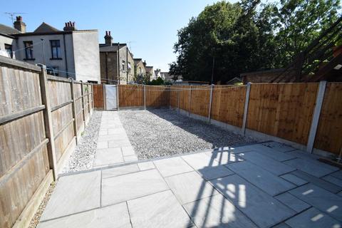 1 bedroom in a house share to rent, West Road, Westcliff On Sea SS0