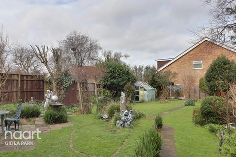 13 Heath Park Road, Romford, RM2 5UB